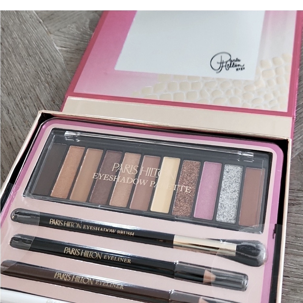 🤩 HOST PICK 🤩 NWT Paris Hilton Eyeshadow Palette w/Brush Eyeliners Mascara Set